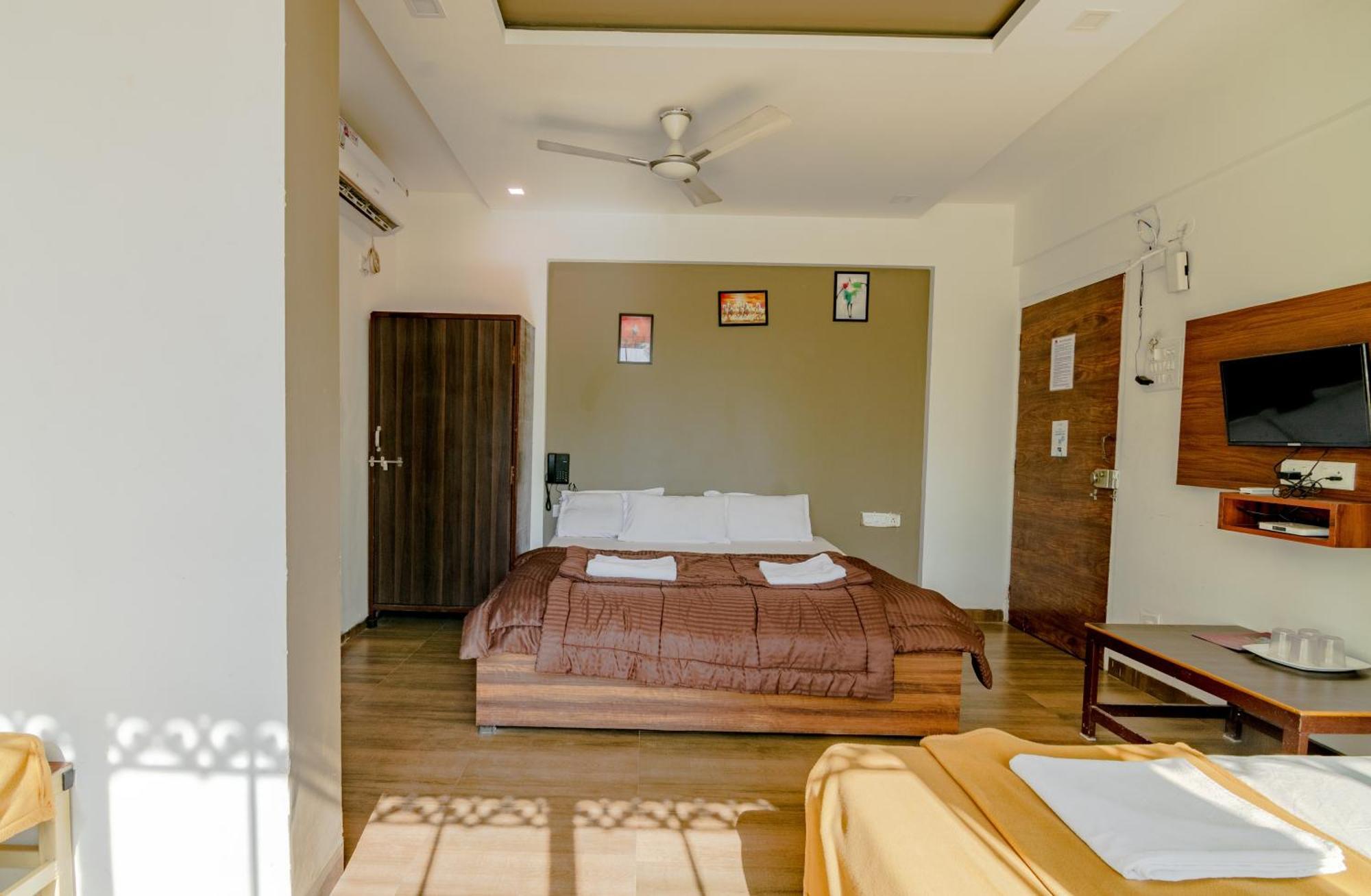 White House Beach Resort, Nagaon Εξωτερικό φωτογραφία