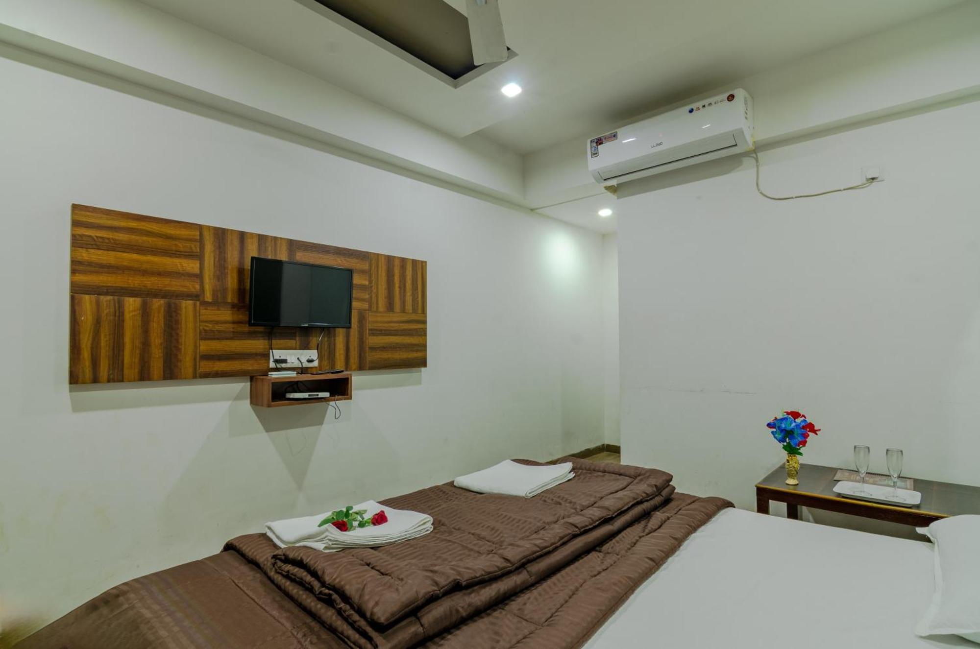 White House Beach Resort, Nagaon Εξωτερικό φωτογραφία