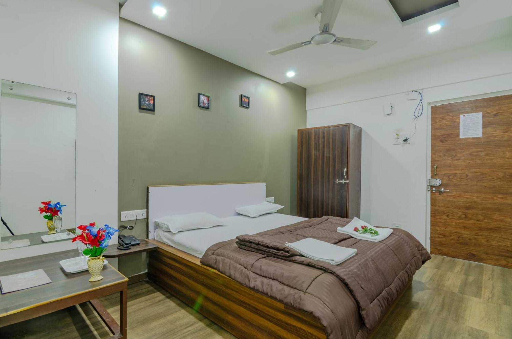 White House Beach Resort, Nagaon Εξωτερικό φωτογραφία