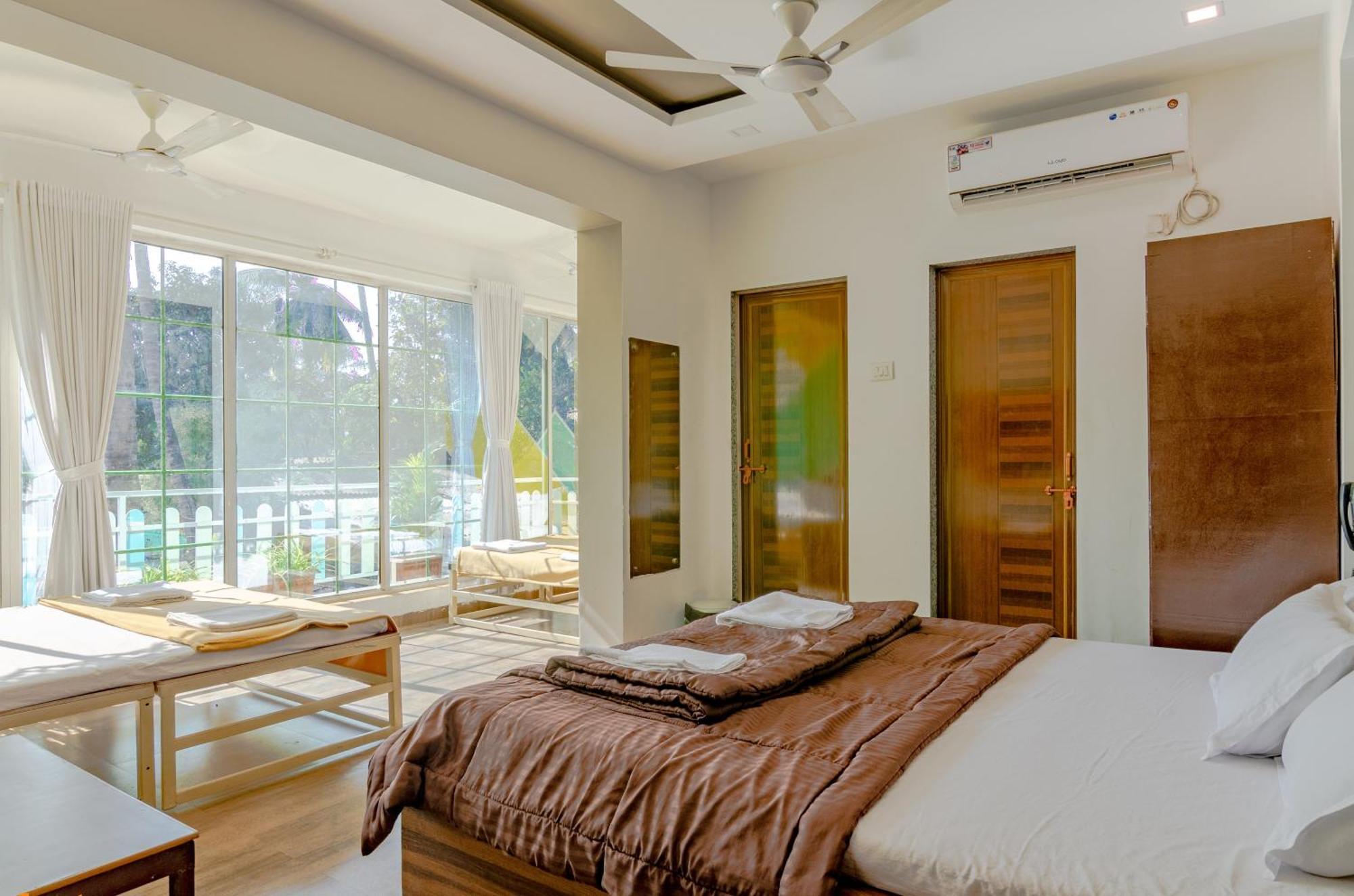 White House Beach Resort, Nagaon Εξωτερικό φωτογραφία
