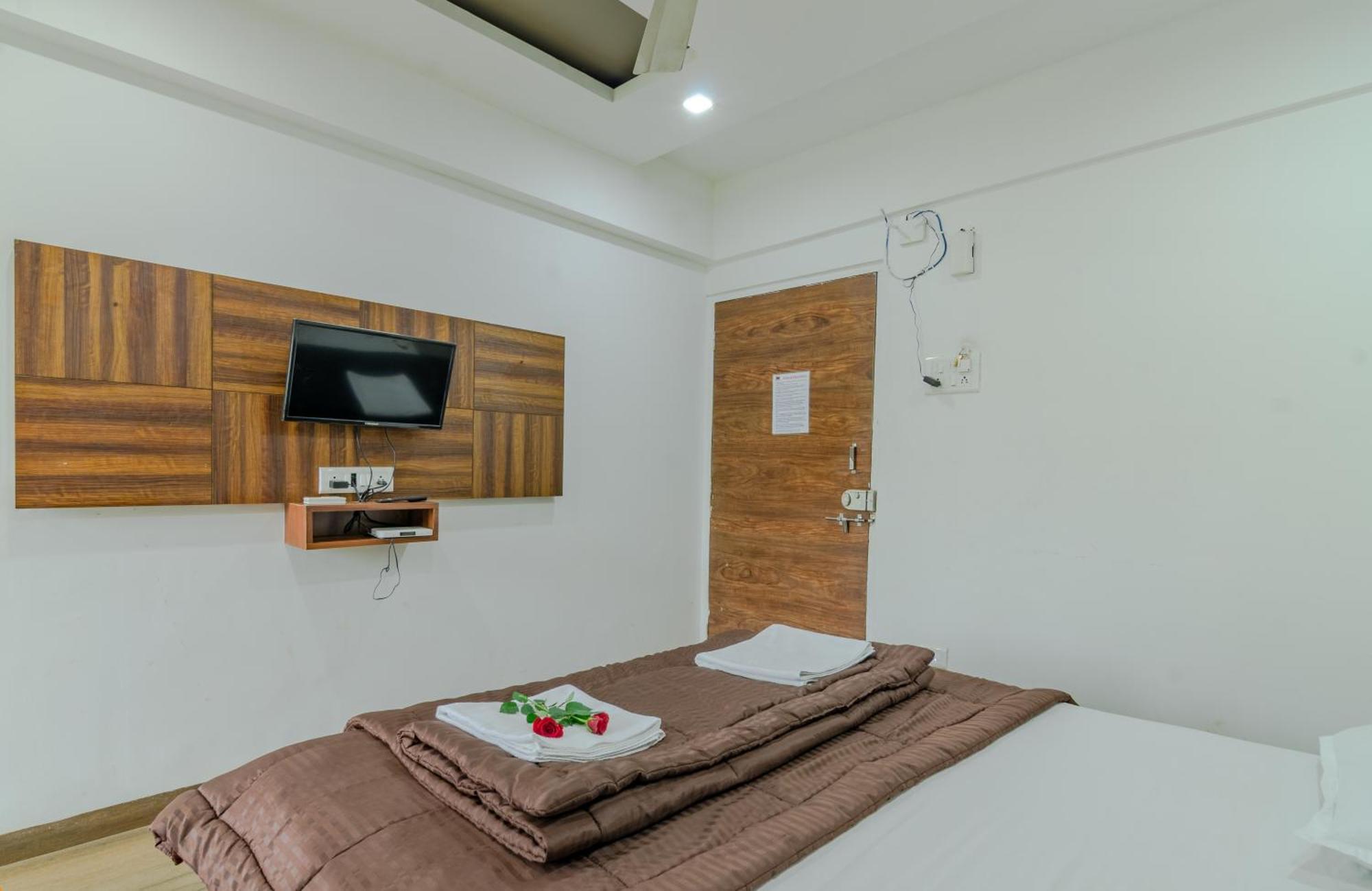 White House Beach Resort, Nagaon Εξωτερικό φωτογραφία