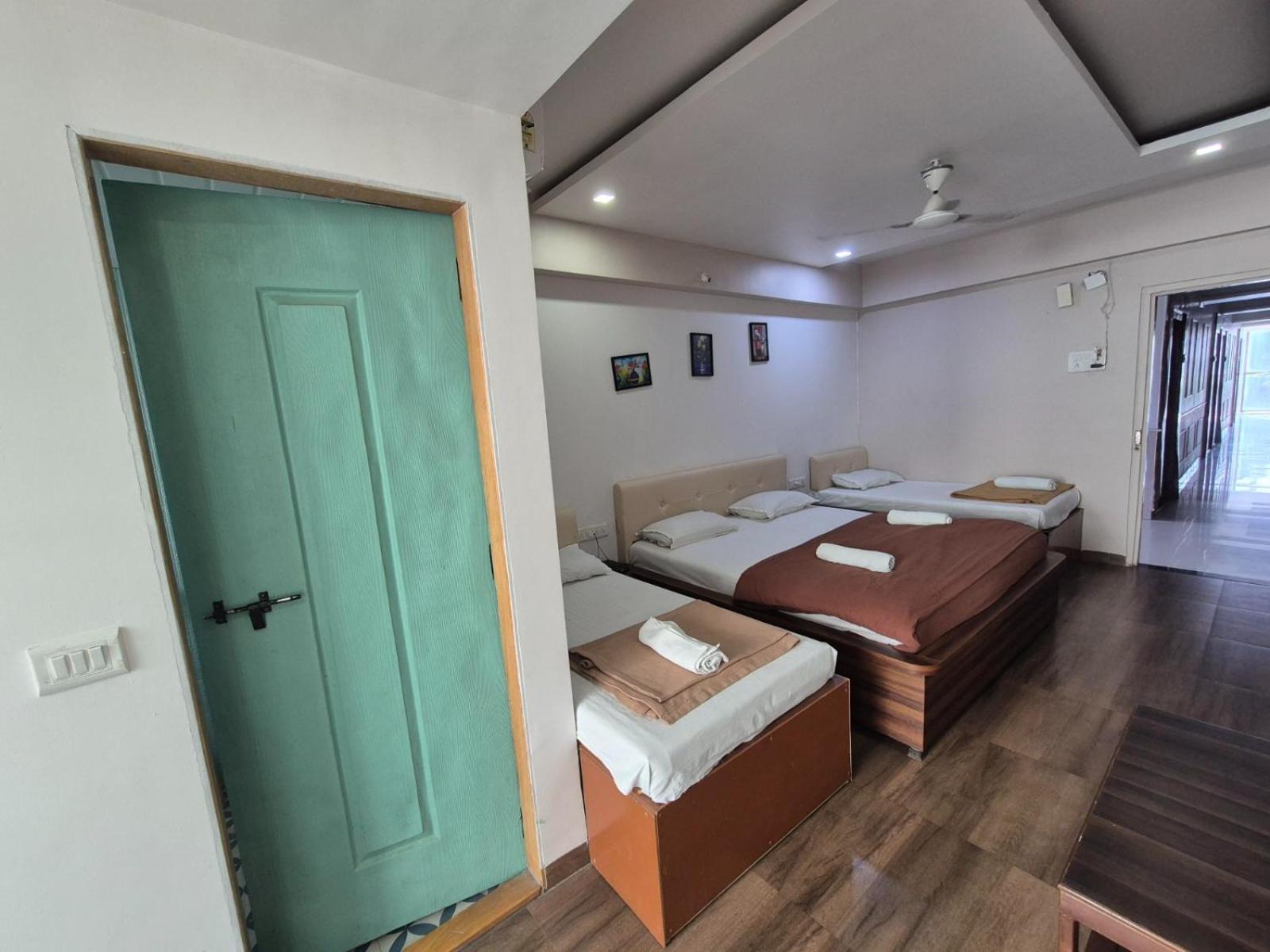 White House Beach Resort, Nagaon Εξωτερικό φωτογραφία